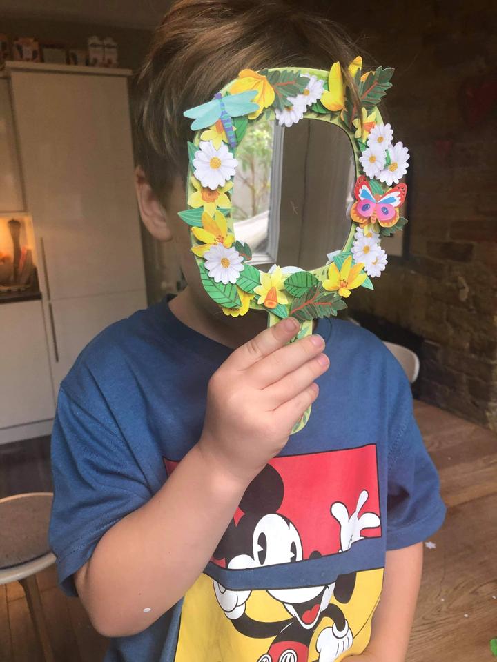 DIY Pretty Flower Mirrors