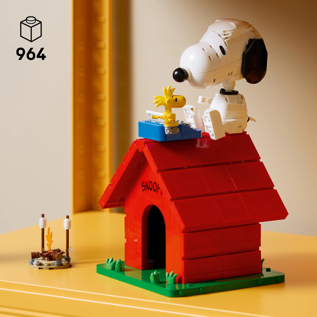 LEGO® Ideas Peanuts: Snoopy’s Doghouse
