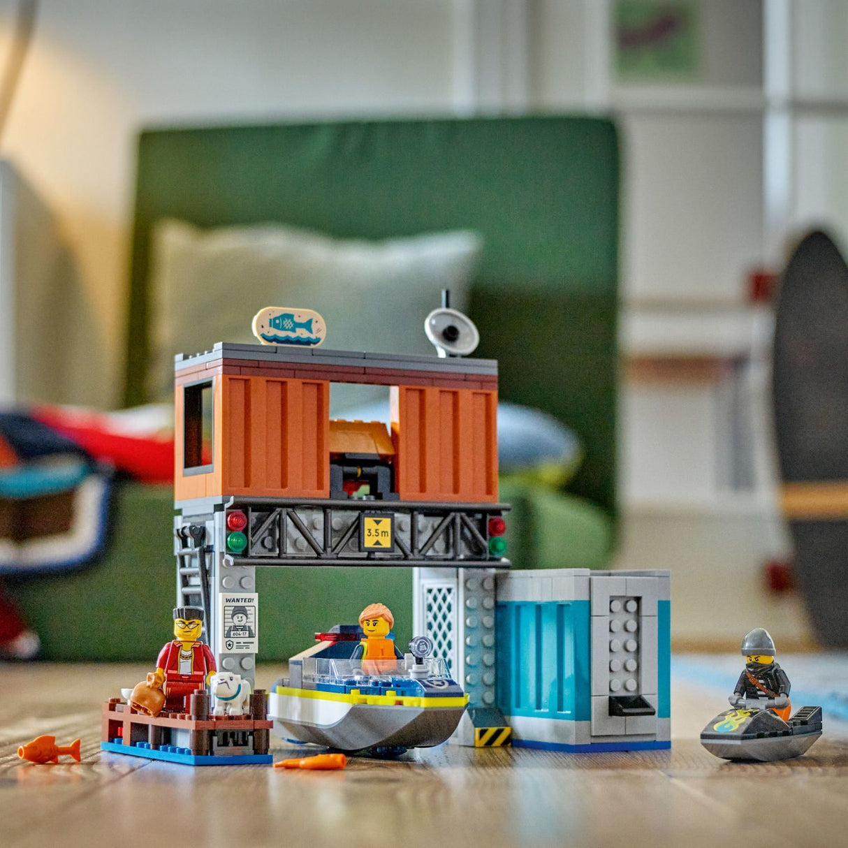 LEGO City Police: Police Speedboat and Crooks' Hideout
