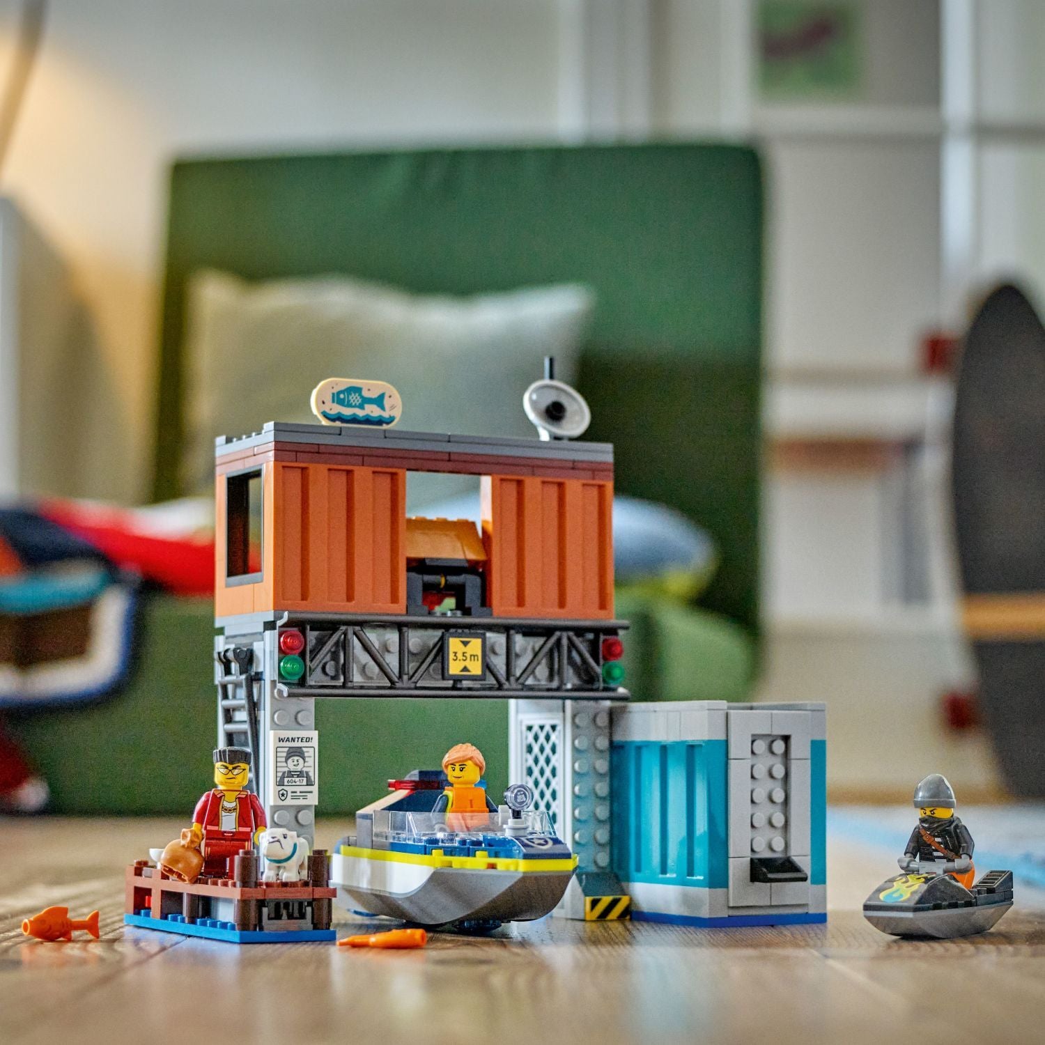 LEGO City Police: Police Speedboat and Crooks' Hideout