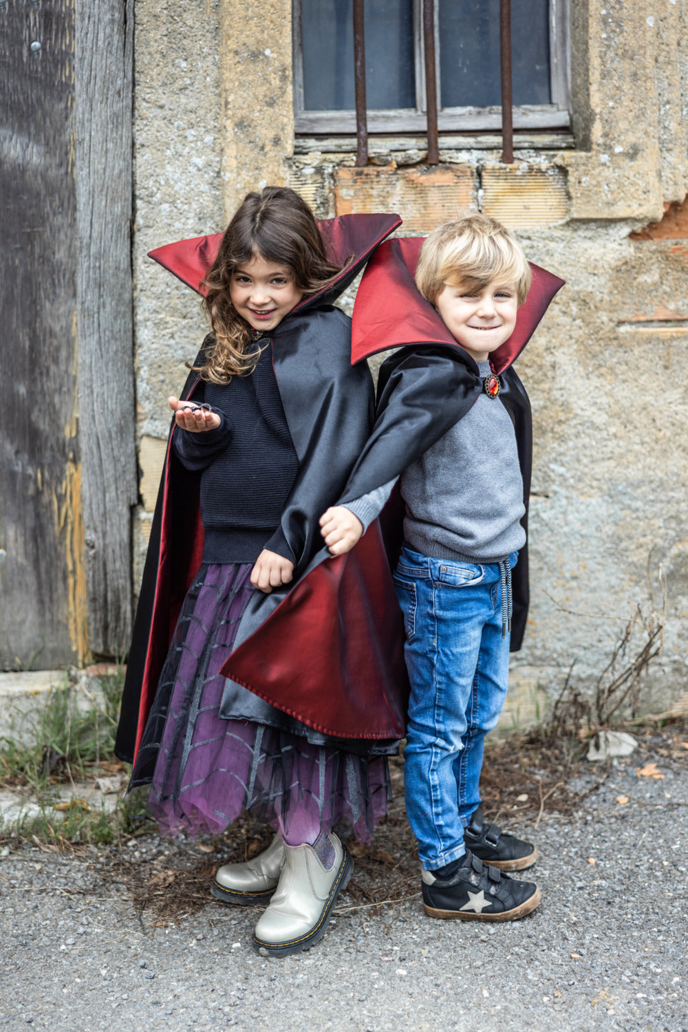 Vampire Cape (size 7-8)