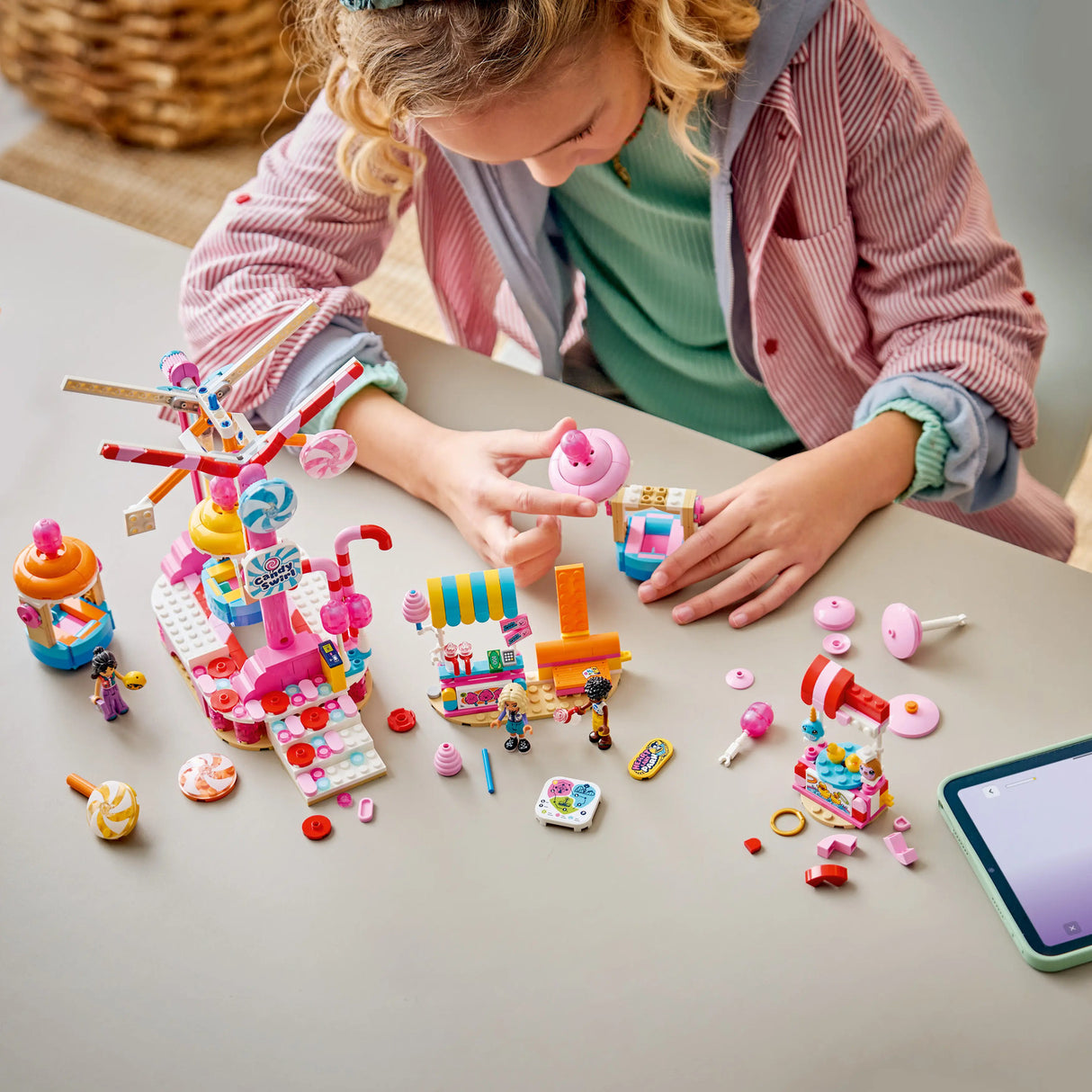 LEGO® Friends Candy & Cupcake Ferris Wheel