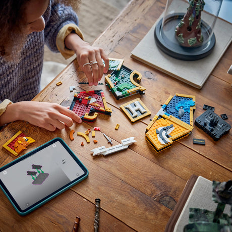 LEGO® Harry Potter™ Hogwarts™ House Crest