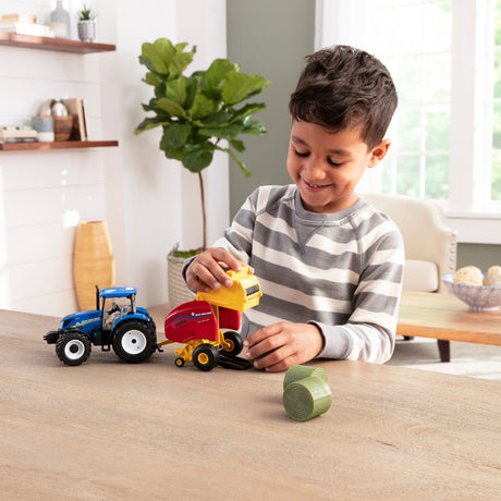 New Holland 1:32 Scale T6.180 Tractor and Roll-Belt 560 Round Baler Toy Set