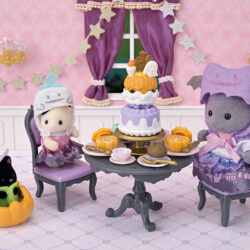 Calico Critters Halloween Surprise Party Set